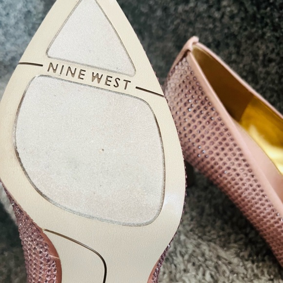 NINE WEST RHINESTONES EMBELLISHED  SHOES; LIKE NEW! Size: 7M COLOR; ROSE GOLD - Picture 4 of 6